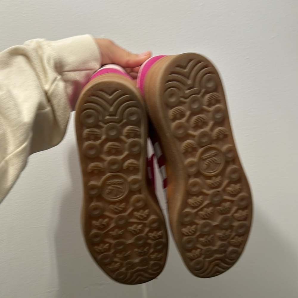 Shoes - Picture 4 of 8